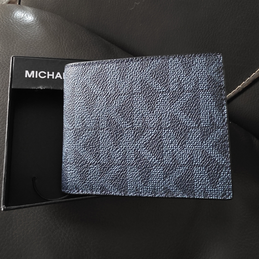Michael Kors Jet Set Admiral Blue Wallet. Bi-fold. 6 card slots. Brand New.